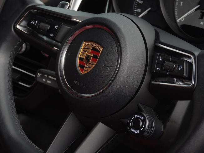 PORSCHE Macan Photo 31