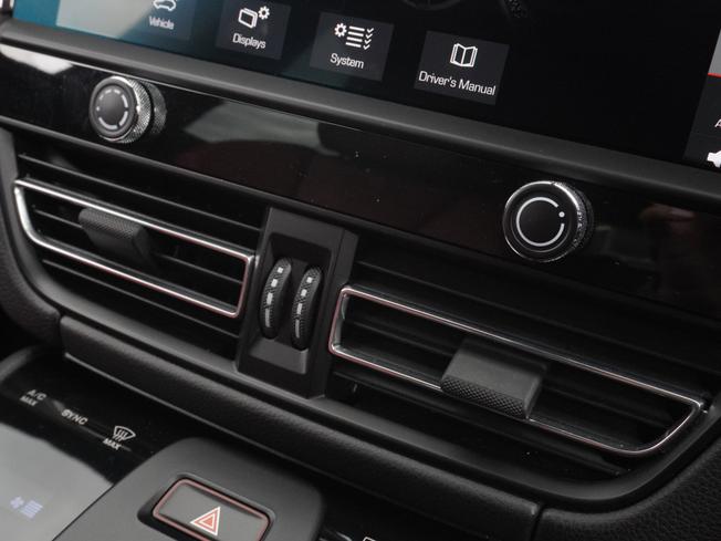 PORSCHE Macan Photo 32
