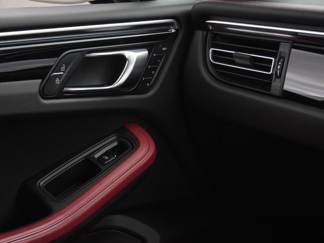 PORSCHE Macan Photo 35