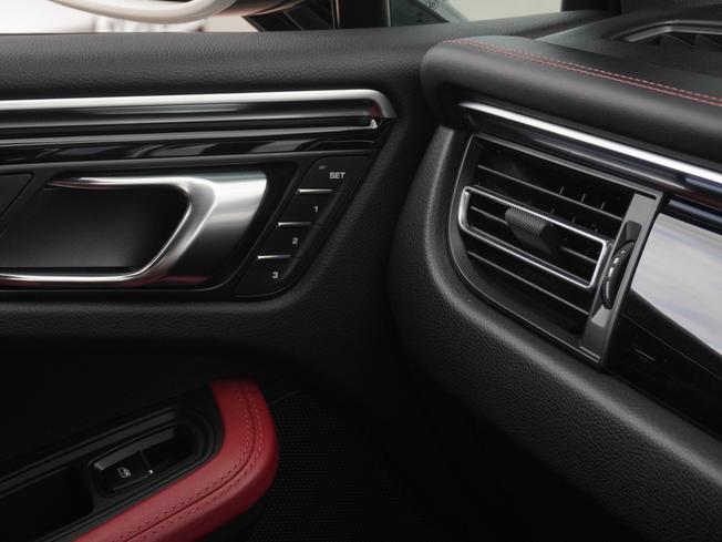 PORSCHE Macan Photo 37