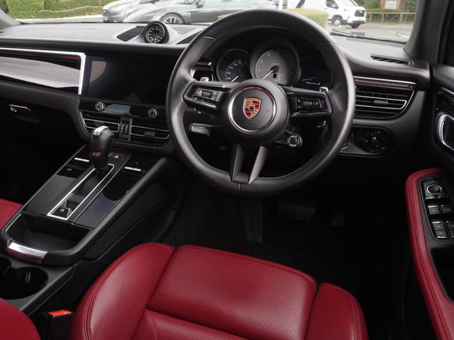 PORSCHE Macan Photo 9