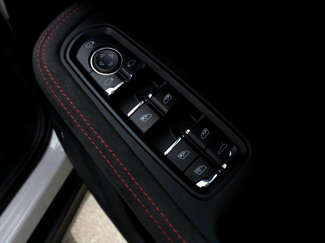 PORSCHE Macan Photo 24