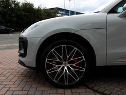 PORSCHE Macan Photo 3