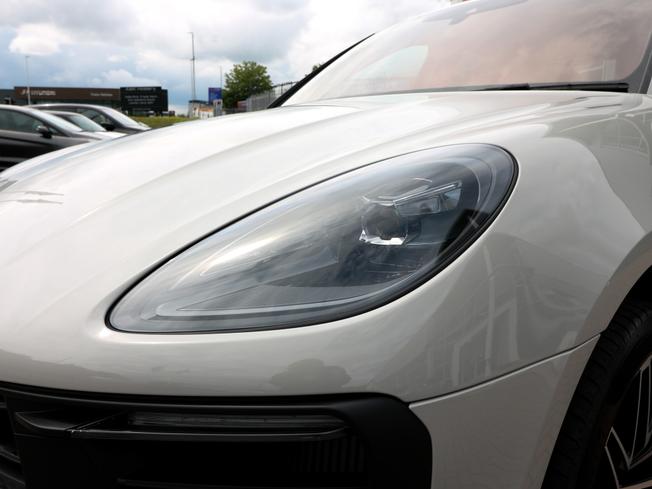 PORSCHE Macan Photo 30