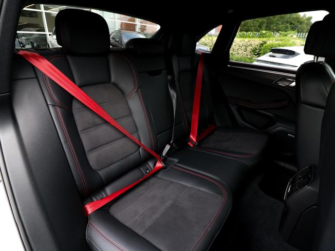 PORSCHE Macan Photo 8