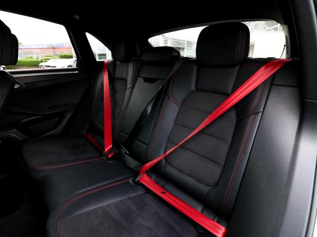 PORSCHE Macan Photo 9