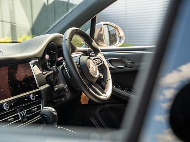 PORSCHE Macan Photo 12