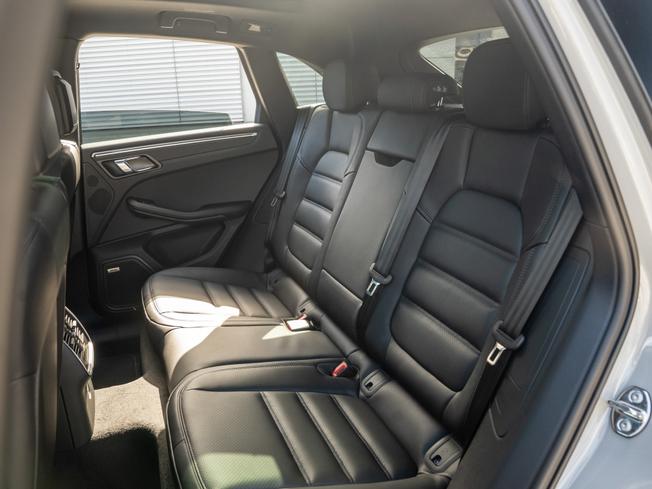 PORSCHE Macan Photo 15