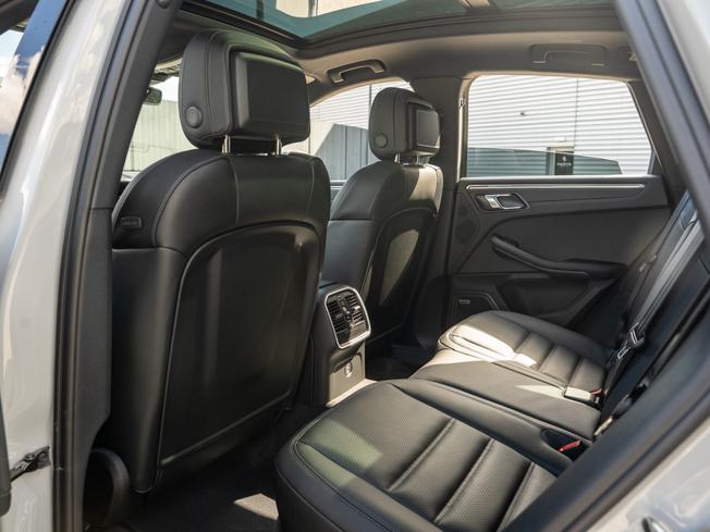 PORSCHE Macan Photo 16