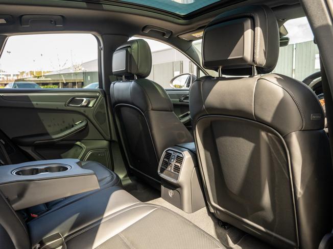 PORSCHE Macan Photo 18