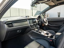 PORSCHE Macan Photo 3
