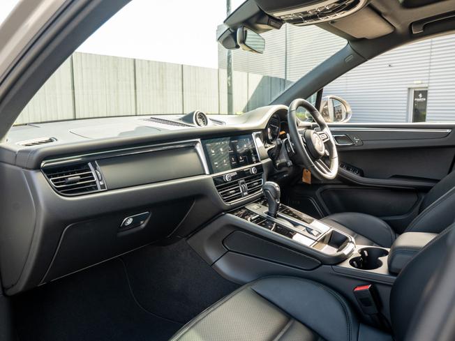 PORSCHE Macan Photo 3