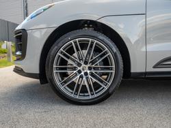 PORSCHE Macan Photo 4