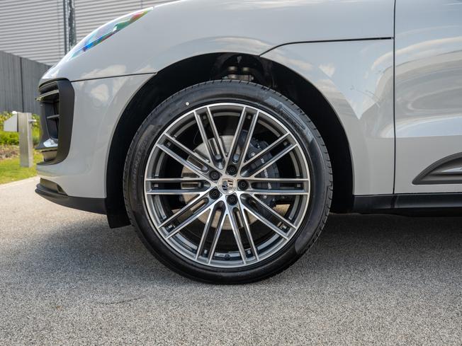 PORSCHE Macan Photo 4
