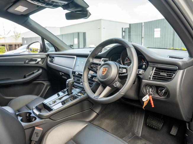 PORSCHE Macan Photo 8