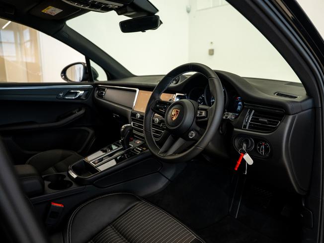 PORSCHE Macan Photo 11