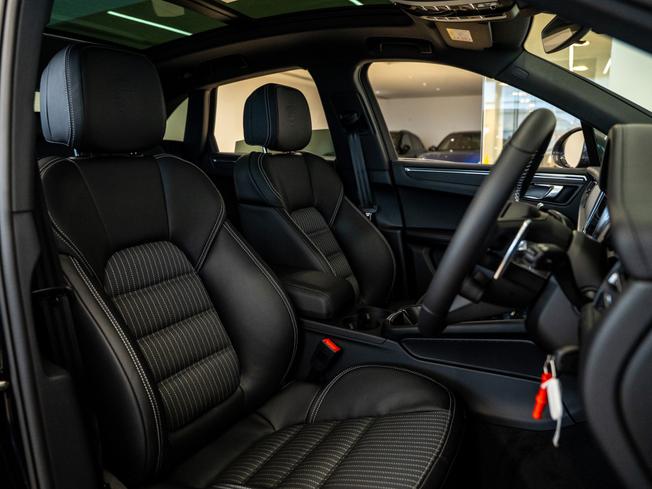 PORSCHE Macan Photo 15