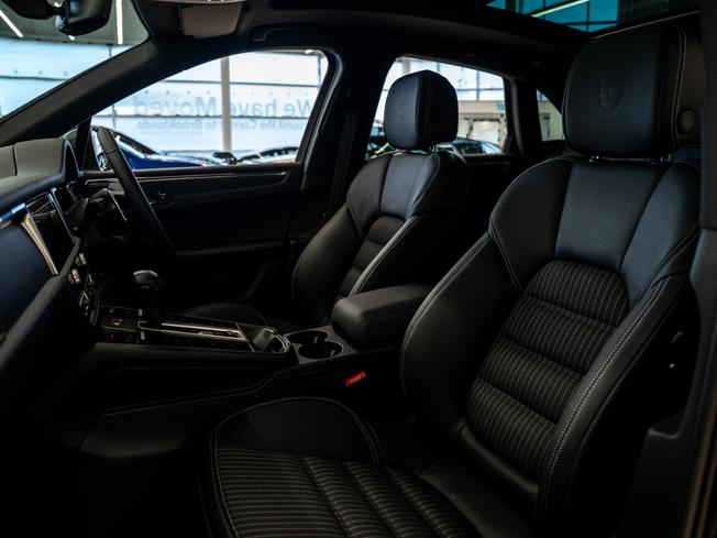PORSCHE Macan Photo 16