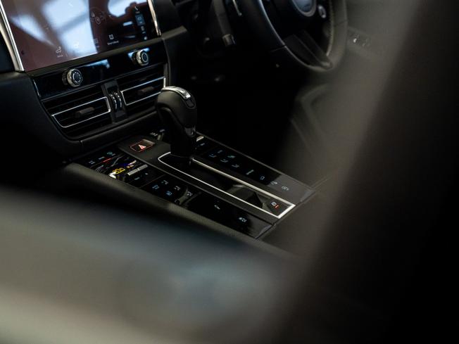 PORSCHE Macan Photo 22