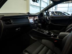 PORSCHE Macan Photo 3