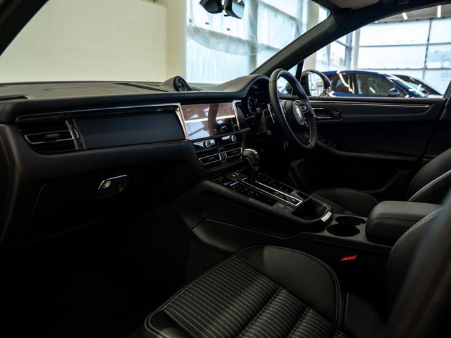 PORSCHE Macan Photo 3