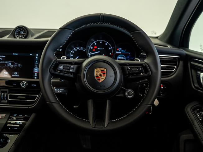 PORSCHE Macan Photo 8
