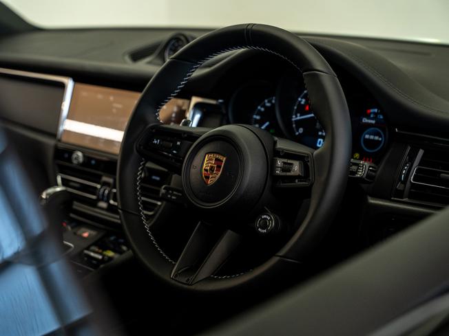 PORSCHE Macan Photo 9