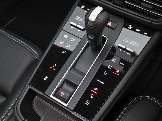 PORSCHE Macan Photo 20