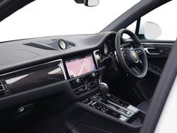 PORSCHE Macan Photo 3