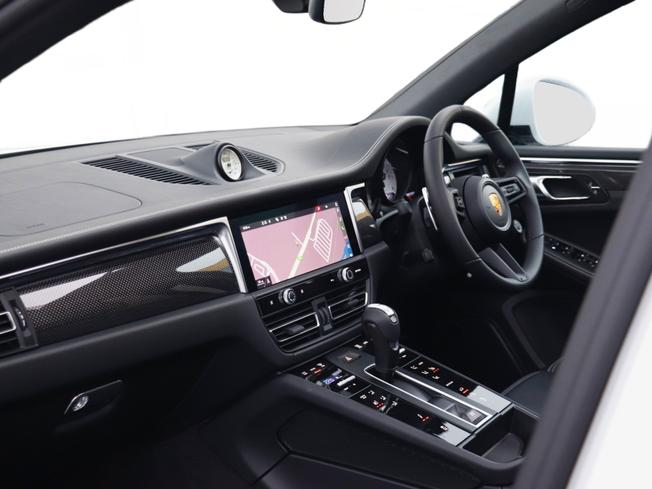 PORSCHE Macan Photo 3