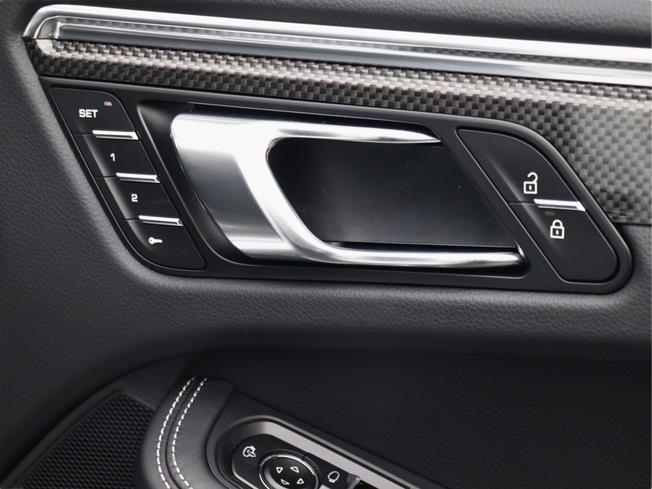 PORSCHE Macan Photo 30
