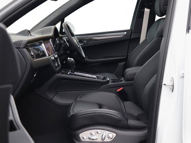 PORSCHE Macan Photo 37