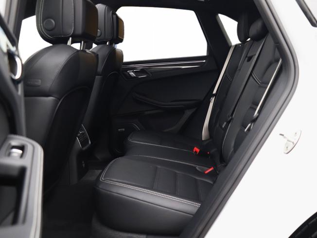 PORSCHE Macan Photo 38