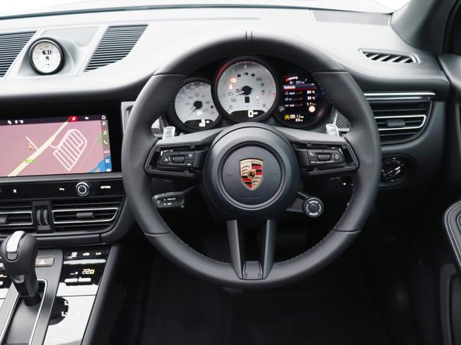 PORSCHE Macan Photo 42