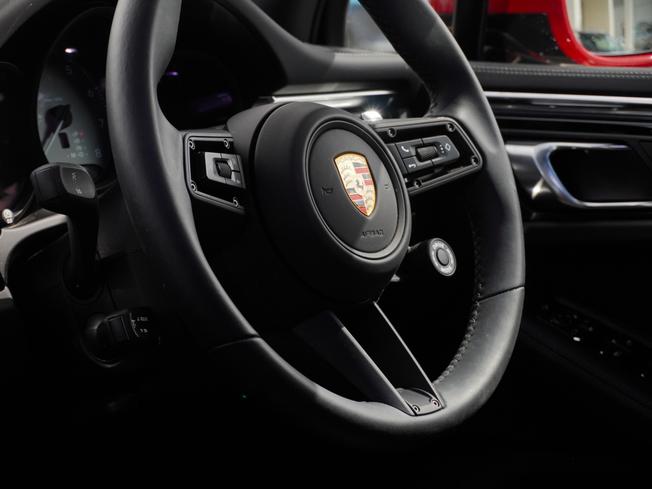 PORSCHE Macan Photo 10