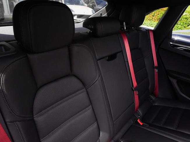 PORSCHE Macan Photo 11