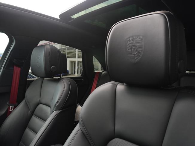 PORSCHE Macan Photo 13