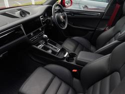 PORSCHE Macan Photo 3