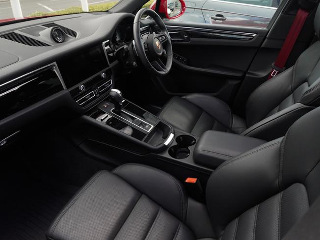 PORSCHE Macan Photo 3