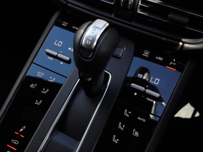 PORSCHE Macan Photo 32