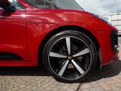 PORSCHE Macan Photo 4