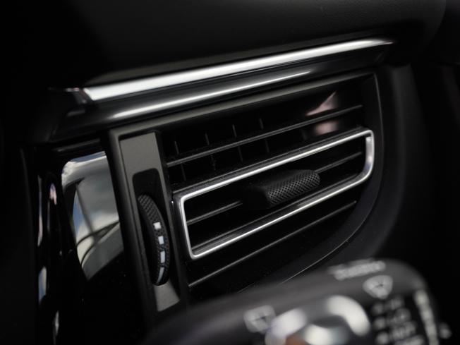 PORSCHE Macan Photo 43