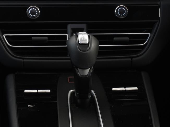 PORSCHE Macan Photo 46
