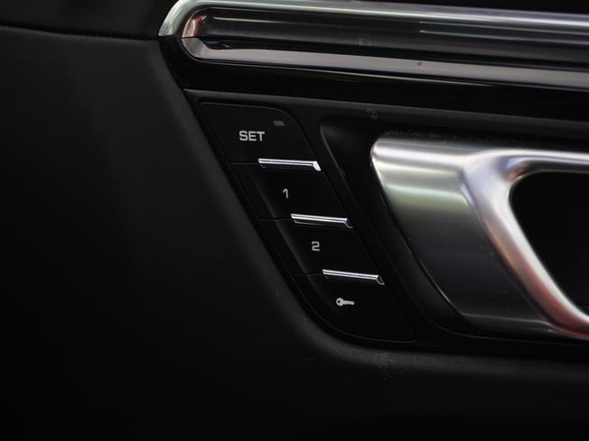 PORSCHE Macan Photo 50