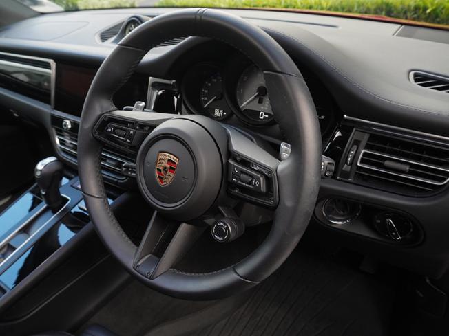 PORSCHE Macan Photo 8