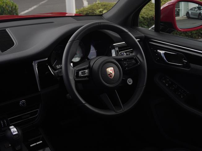 PORSCHE Macan Photo 9