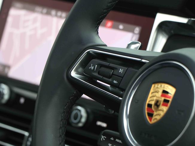 PORSCHE Macan Photo 39
