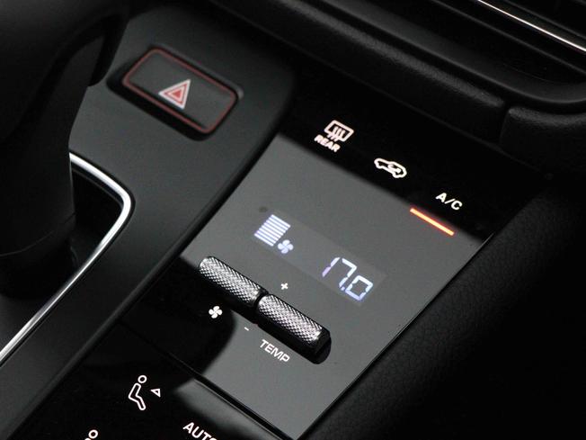 PORSCHE Macan Photo 44