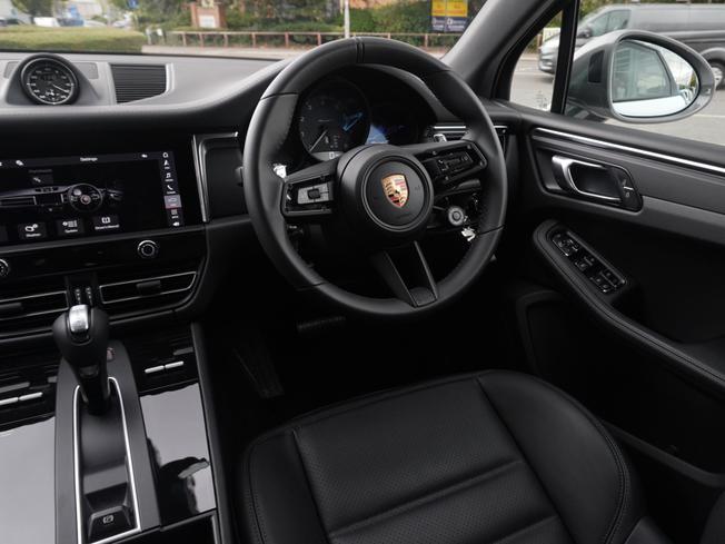 PORSCHE Macan Photo 10