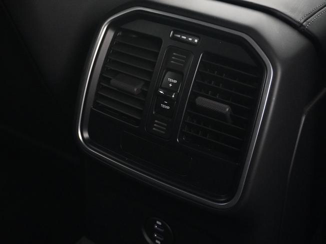 PORSCHE Macan Photo 27